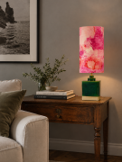 Lampa ceramiczna Gizela na stoliku.png
